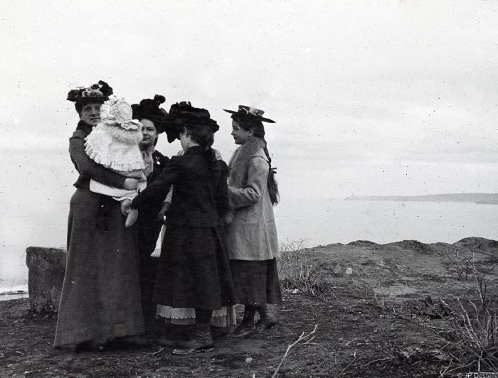 Mme Dumas,Lisbeth,Enfants Drouin et Destelle 